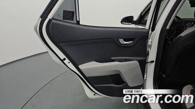 Kia Stonic 1.4 Prestige 2018 — фото 25