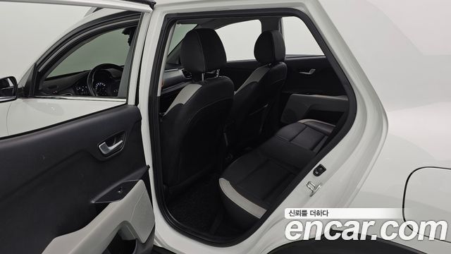 Kia Stonic 1.4 Prestige 2018 — фото 26