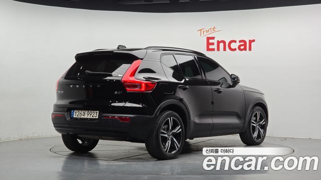 Volvo XC40 B4 R-Design 2021 — фото 2