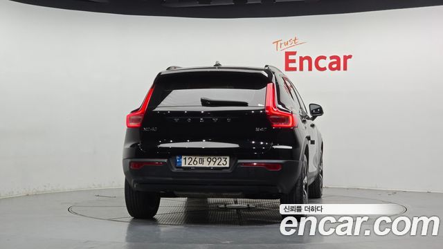 Volvo XC40 B4 R-Design 2021 — фото 4