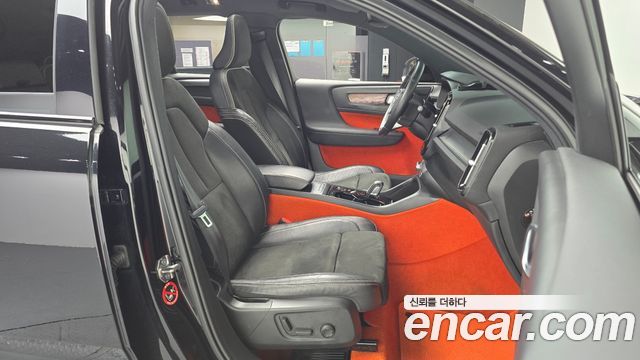 Volvo XC40 B4 R-Design 2021 — фото 10