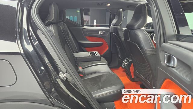 Volvo XC40 B4 R-Design 2021 — фото 12