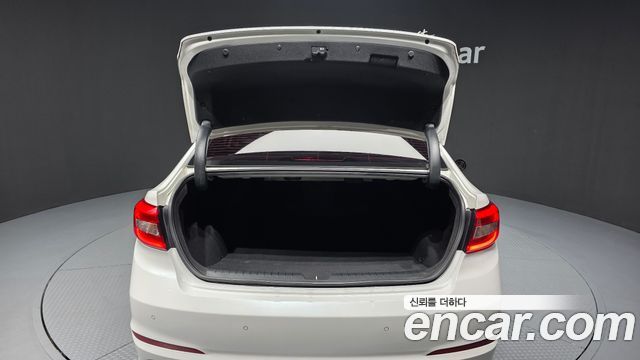 Hyundai Sonata (LF) 2.0 Smart 2015 — фото 20