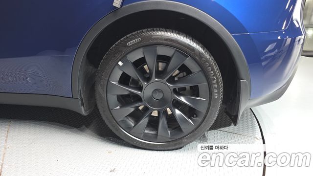 Tesla Model Y Long Range AWD 2024 — фото 21