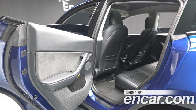 Tesla Model Y Long Range AWD 2024 — фото 26
