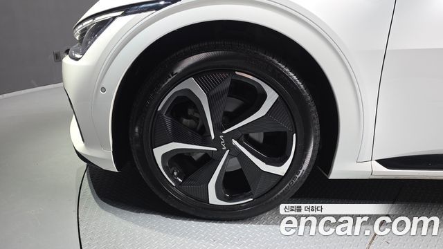 Kia EV6 Long Range 4WD GT Line 2023 — фото 5