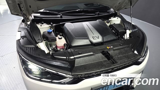Kia EV6 Long Range 4WD GT Line 2023 — фото 6
