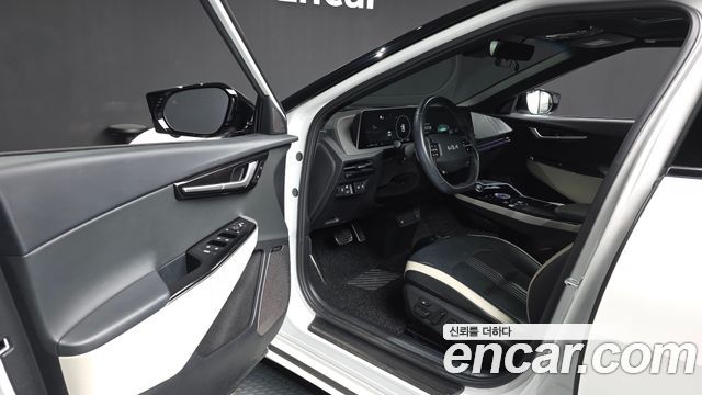 Kia EV6 Long Range 4WD GT Line 2023 — фото 10