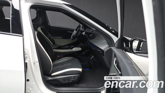 Kia EV6 Long Range 4WD GT Line 2023 — фото 11