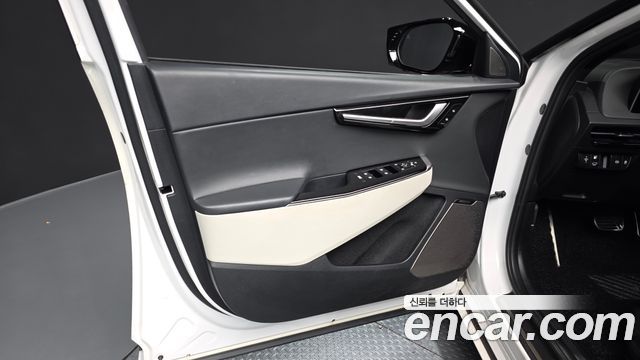 Kia EV6 Long Range 4WD GT Line 2023 — фото 24