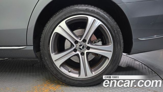 Mercedes-Benz E-Class (W213) E300 4MATIC Exclusive 2020 — фото 5