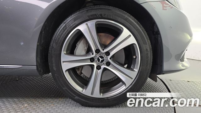 Mercedes-Benz E-Class (W213) E300 4MATIC Exclusive 2020 — фото 21
