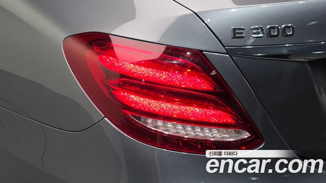 Mercedes-Benz E-Class (W213) E300 4MATIC Exclusive 2020 — фото 23