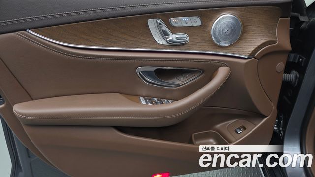 Mercedes-Benz E-Class (W213) E300 4MATIC Exclusive 2020 — фото 24