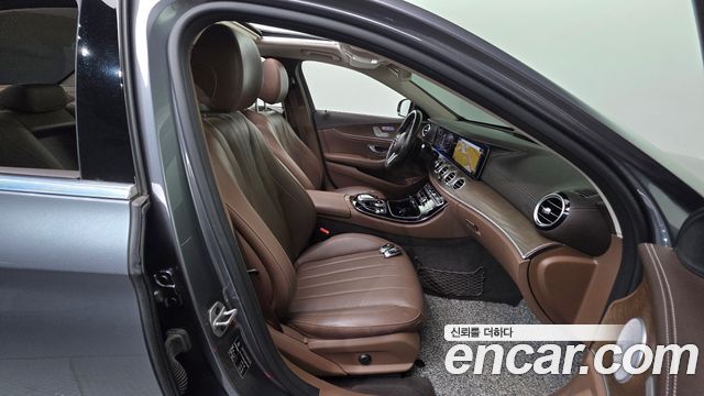 Mercedes-Benz E-Class (W213) E300 4MATIC Exclusive 2020 — фото 26