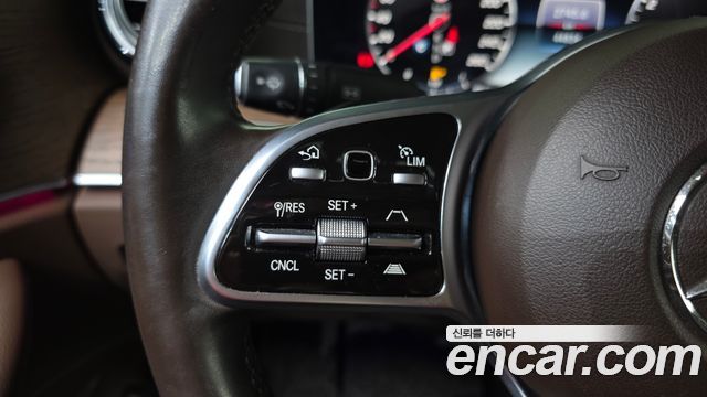 Mercedes-Benz E-Class (W213) E300 4MATIC Exclusive 2020 — фото 32