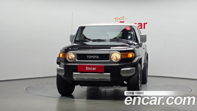 Toyota FJ Cruiser 4WD V6 2014 — фото 3