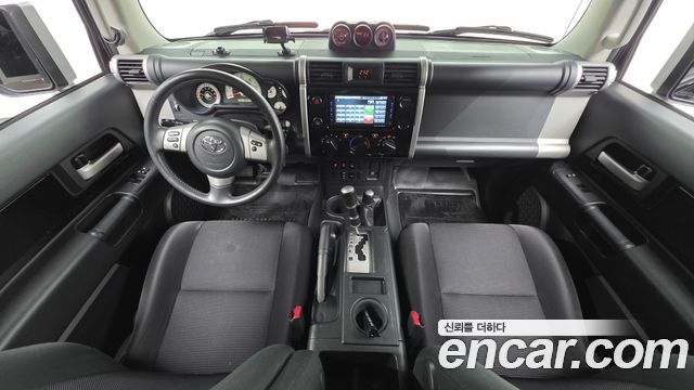 Toyota FJ Cruiser 4WD V6 2014 — фото 7