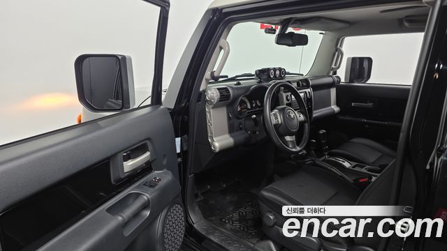 Toyota FJ Cruiser 4WD V6 2014 — фото 10