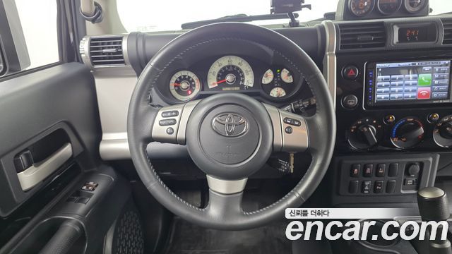 Toyota FJ Cruiser 4WD V6 2014 — фото 13
