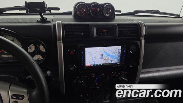 Toyota FJ Cruiser 4WD V6 2014 — фото 14