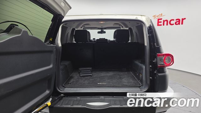 Toyota FJ Cruiser 4WD V6 2014 — фото 20