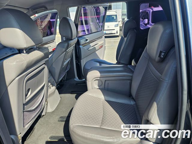 KG Mobility (SsangYong) Korando Turismo 2WD TX 11-seater 2016 — фото 8