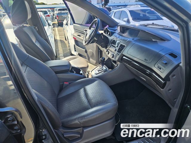 KG Mobility (SsangYong) Korando Turismo 2WD TX 11-seater 2016 — фото 16