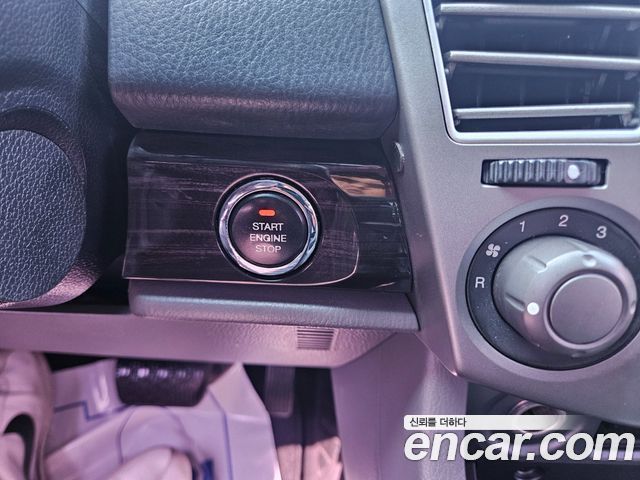 KG Mobility (SsangYong) Korando Turismo 2WD TX 11-seater 2016 — фото 19