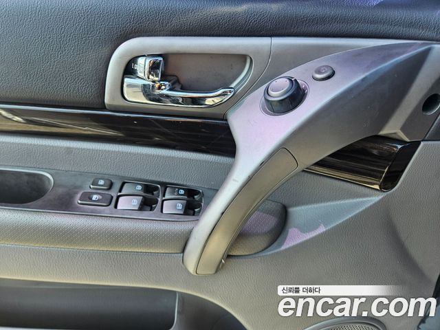 KG Mobility (SsangYong) Korando Turismo 2WD TX 11-seater 2016 — фото 20