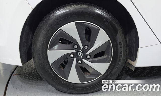 Hyundai Ioniq Hybrid N 2017 — фото 5