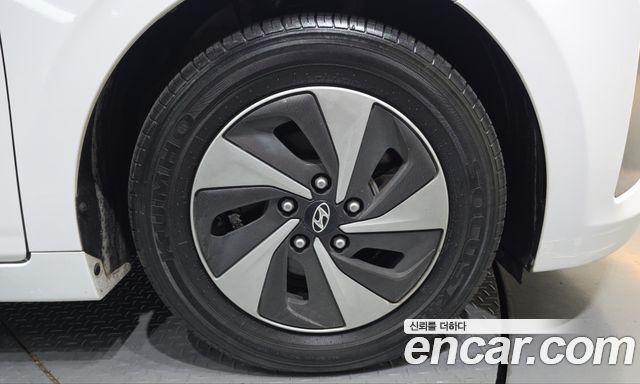 Hyundai Ioniq Hybrid N 2017 — фото 21