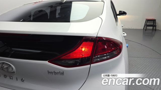 Hyundai Ioniq Hybrid N 2017 — фото 23