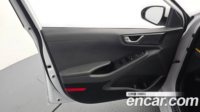 Hyundai Ioniq Hybrid N 2017 — фото 24