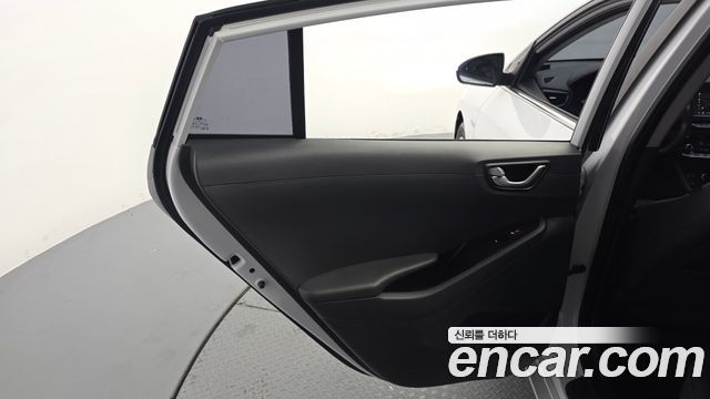 Hyundai Ioniq Hybrid N 2017 — фото 25
