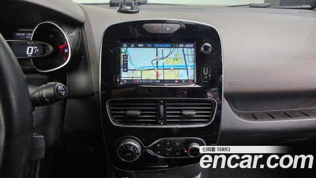 Renault Korea Clio Intens 2019 — фото 14