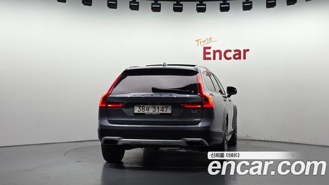Volvo V90 Cross Country D5 PRO AWD 2018 — фото 4
