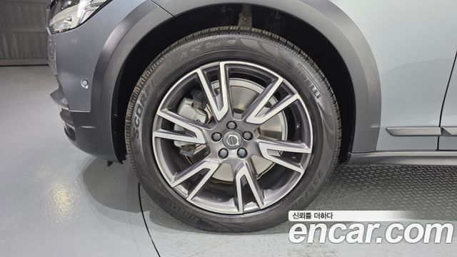 Volvo V90 Cross Country D5 PRO AWD 2018 — фото 5