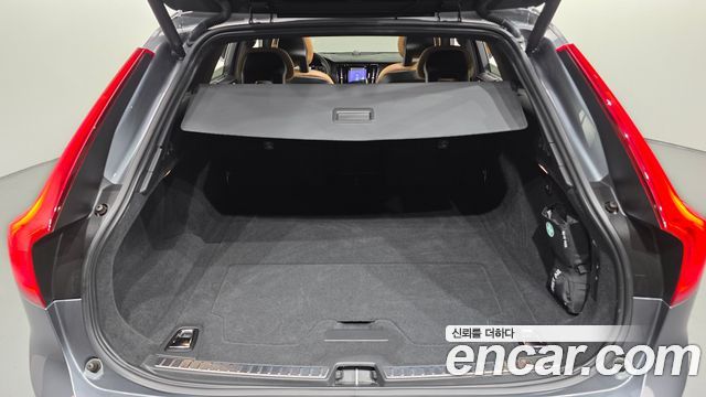 Volvo V90 Cross Country D5 PRO AWD 2018 — фото 17