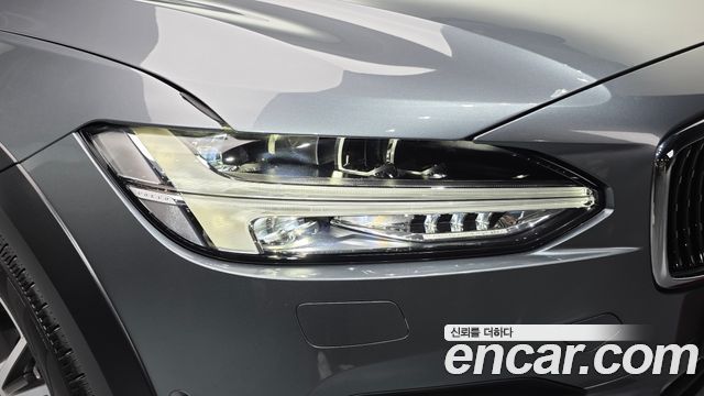 Volvo V90 Cross Country D5 PRO AWD 2018 — фото 22