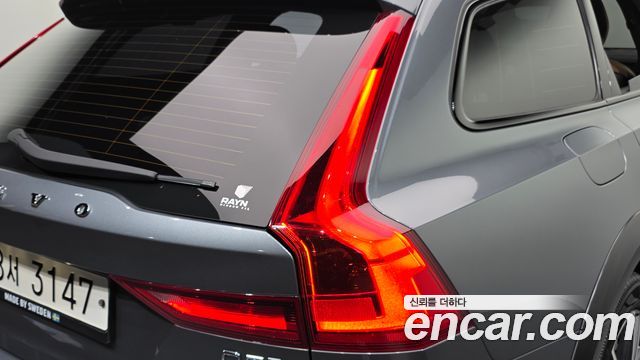 Volvo V90 Cross Country D5 PRO AWD 2018 — фото 23