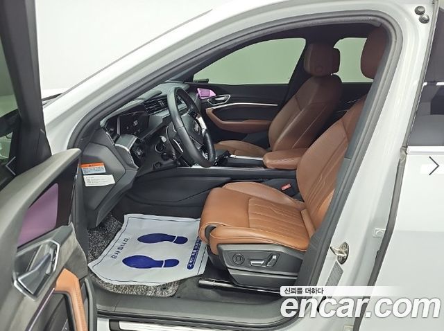 Audi e-tron 55 Quattro 2020 — фото 15