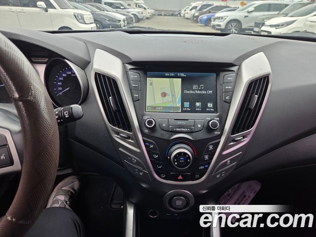 Hyundai Veloster 1.6 Younique 2016 — фото 10