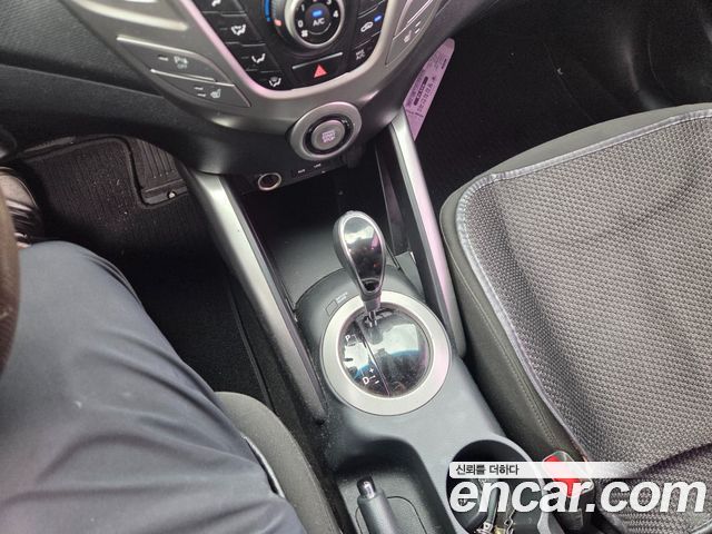 Hyundai Veloster 1.6 Younique 2016 — фото 15