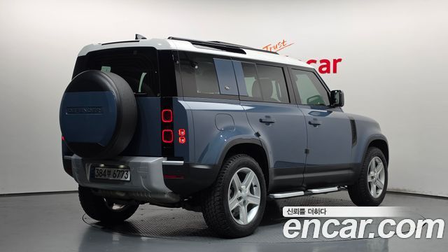 Land Rover Defender (L663) 110 D250 SE 2024 — фото 2