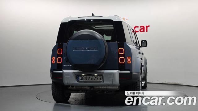Land Rover Defender (L663) 110 D250 SE 2024 — фото 4