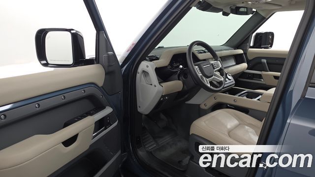 Land Rover Defender (L663) 110 D250 SE 2024 — фото 10