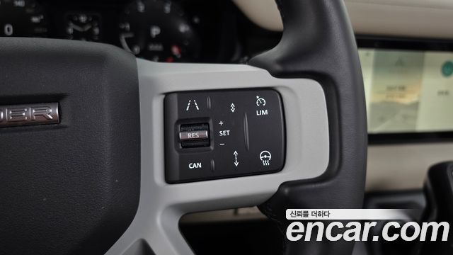 Land Rover Defender (L663) 110 D250 SE 2024 — фото 18