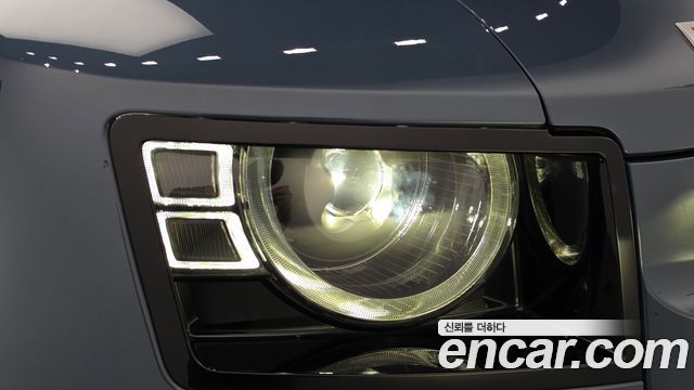Land Rover Defender (L663) 110 D250 SE 2024 — фото 22