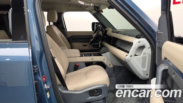 Land Rover Defender (L663) 110 D250 SE 2024 — фото 26